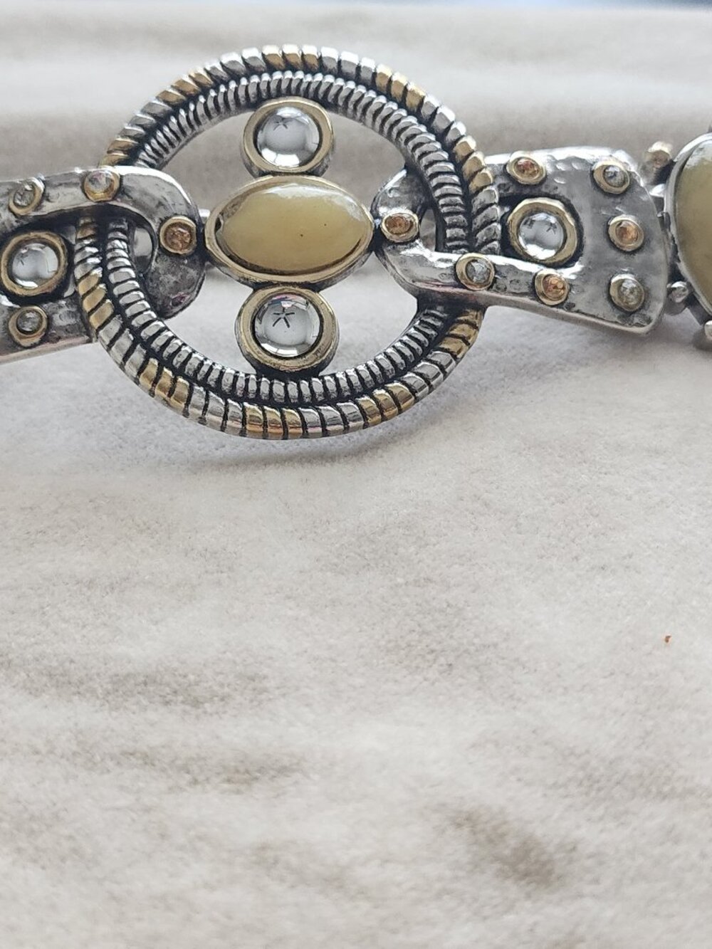 Belt - one size w/ clasp to lock